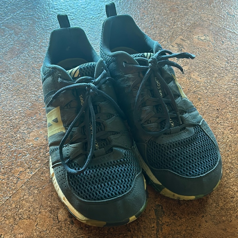 Vikto’s Men’s Tennis Shoes - Black Arms Co - Size 9.5